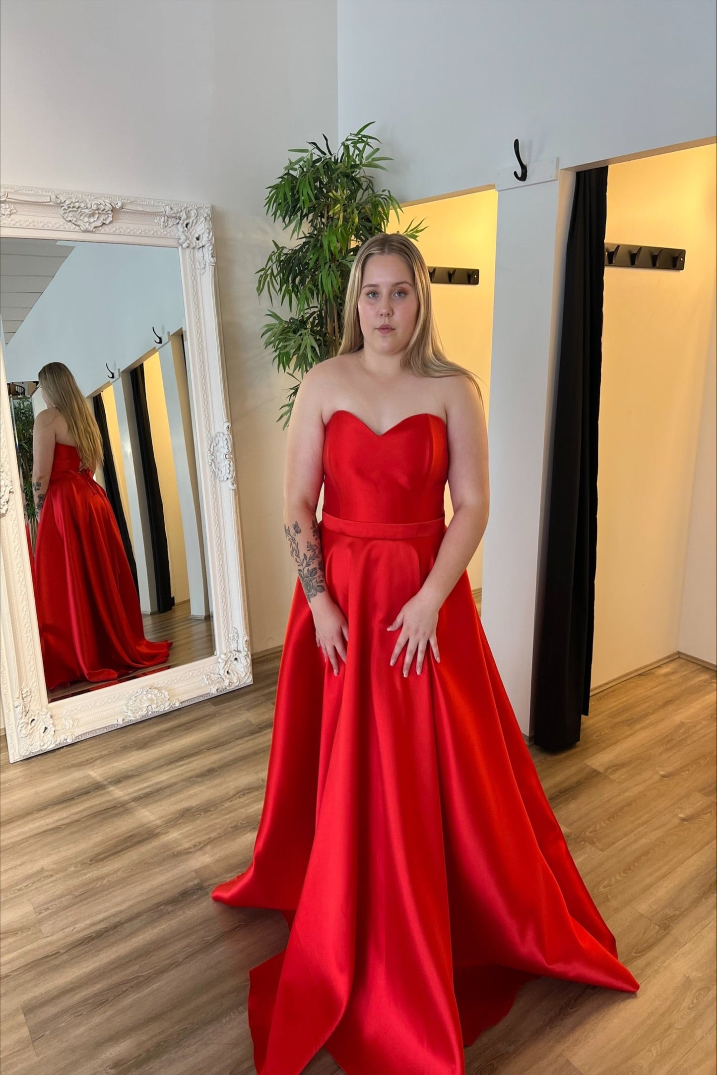 Lainey Gown Red